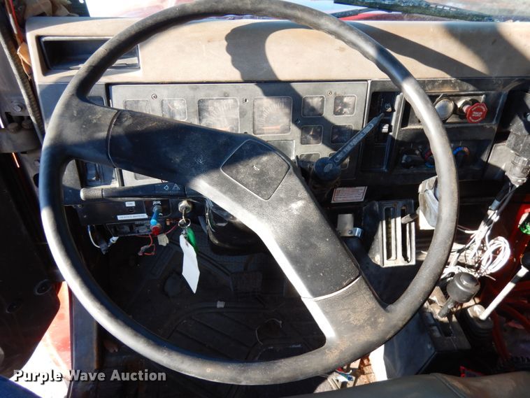 image for item IA9370 1992 International 4700  dump truck