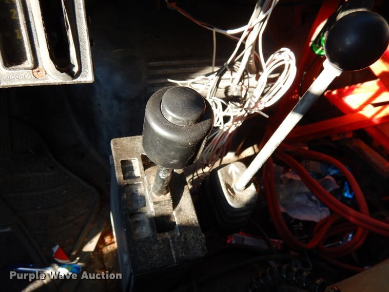 image for item IA9370 1992 International 4700  dump truck