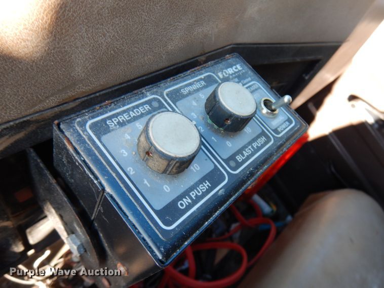 image for item IA9370 1992 International 4700  dump truck