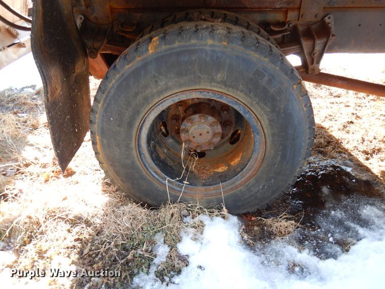 image for item IA9370 1992 International 4700  dump truck