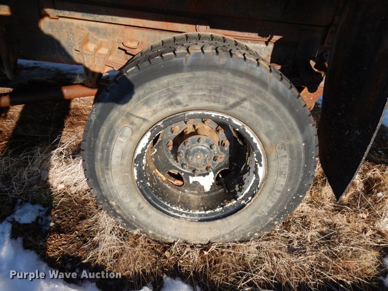 image for item IA9370 1992 International 4700  dump truck