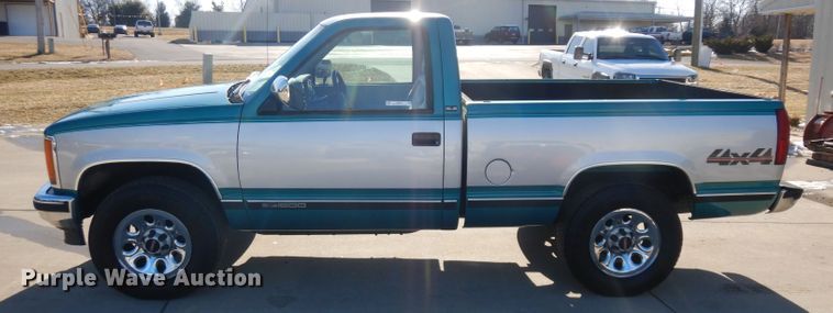 image for item IP9027 1993 GMC Sierra K1500  pickup truck