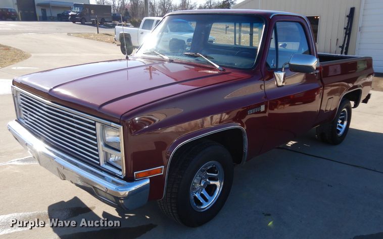 image for item IP9028 1981 GMC C1500  pickup truck