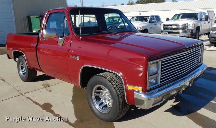 image for item IP9028 1981 GMC C1500  pickup truck