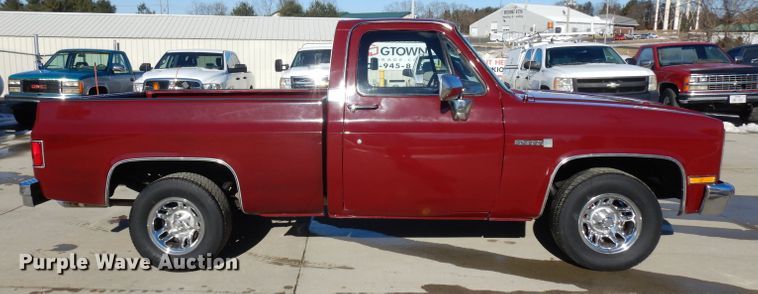 image for item IP9028 1981 GMC C1500  pickup truck