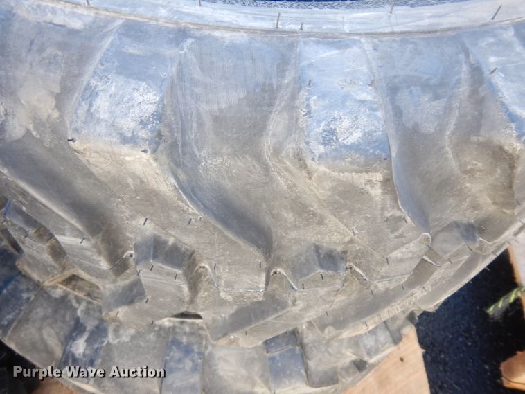 image for item IP9032 (4) Camso skid steer tires