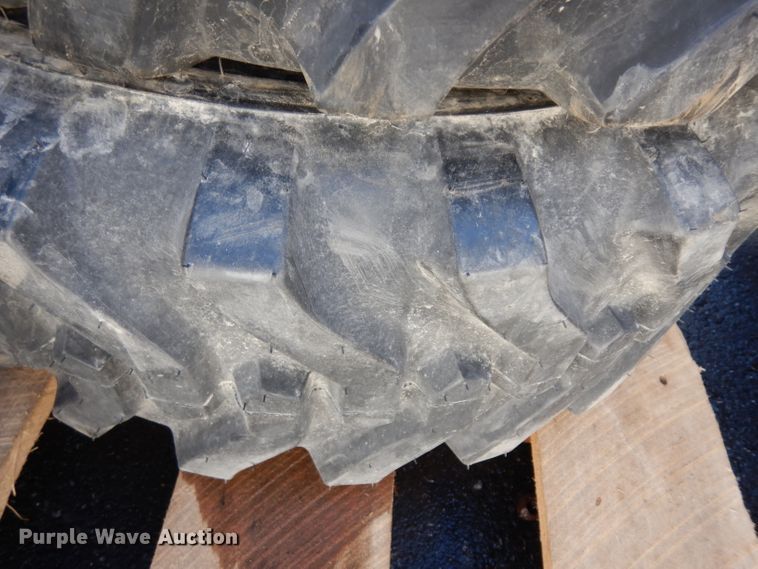 image for item IP9032 (4) Camso skid steer tires