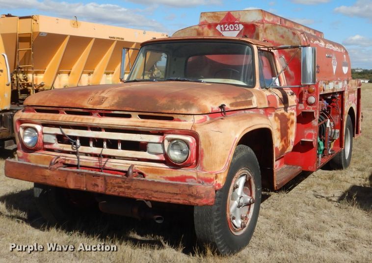 image for item DC8910 1962 Ford F702  fuel truck