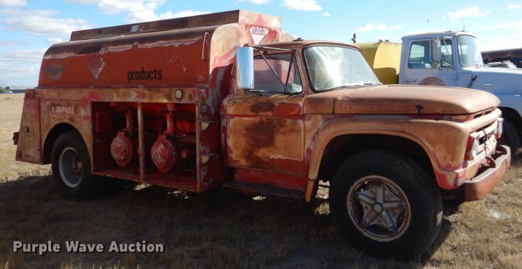 image for item DC8910 1962 Ford F702  fuel truck