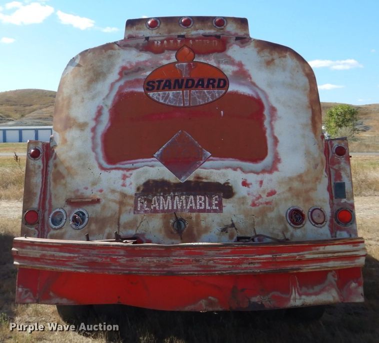 image for item DC8910 1962 Ford F702  fuel truck