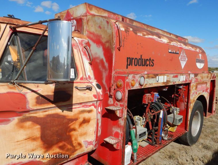 image for item DC8910 1962 Ford F702  fuel truck