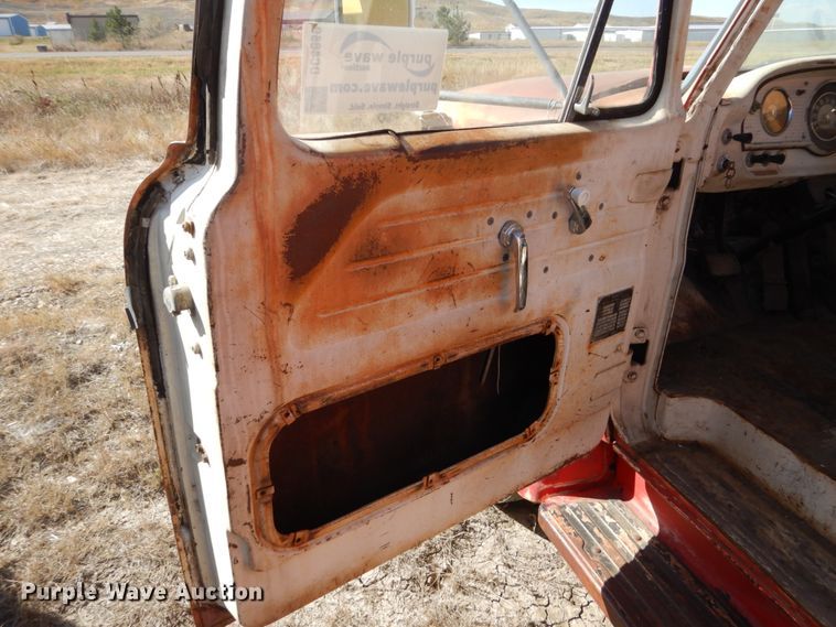 image for item DC8910 1962 Ford F702  fuel truck