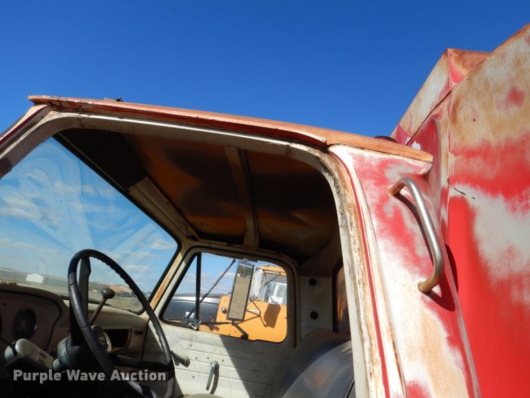 image for item DC8910 1962 Ford F702  fuel truck