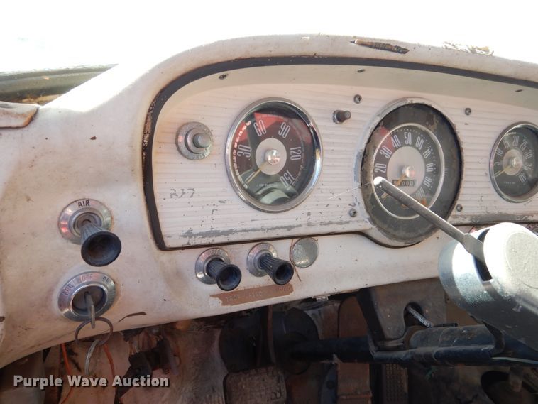 image for item DC8910 1962 Ford F702  fuel truck