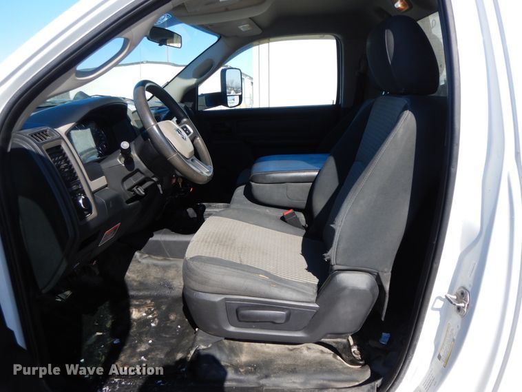 image for item DF6439 2011 Dodge Ram 5500HD  bucket truck