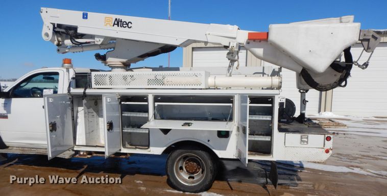 image for item DF6439 2011 Dodge Ram 5500HD  bucket truck