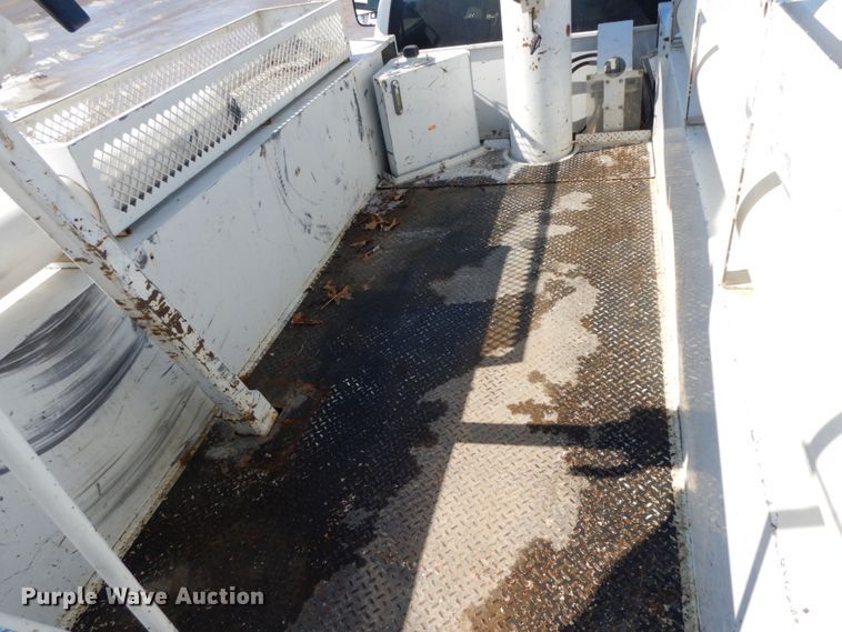 image for item DF6439 2011 Dodge Ram 5500HD  bucket truck