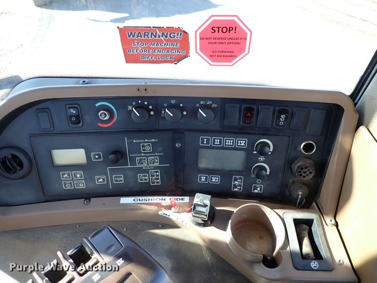 image for item DJ0065 John Deere 9530 Scraper Special  4WD tractor