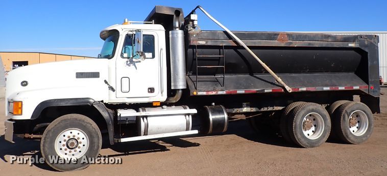 image for item DJ0068 2001 Mack E7-427 dump truck