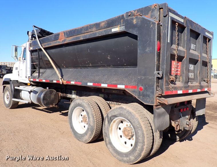 image for item DJ0068 2001 Mack E7-427 dump truck