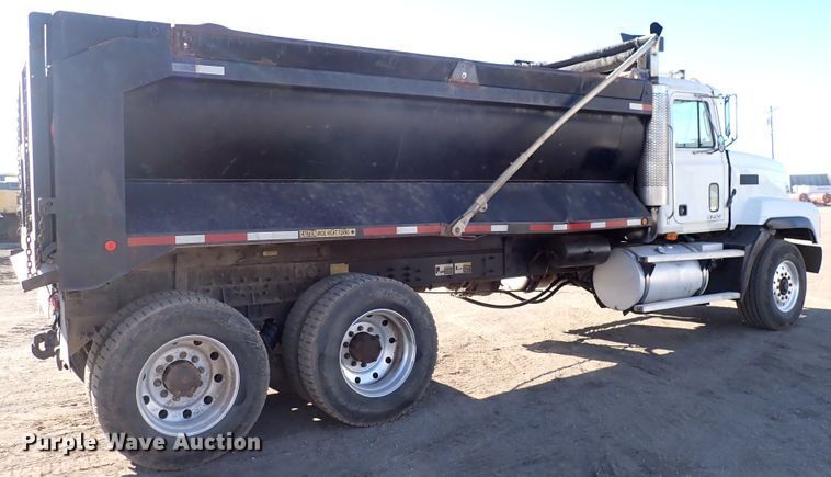 image for item DJ0068 2001 Mack E7-427 dump truck