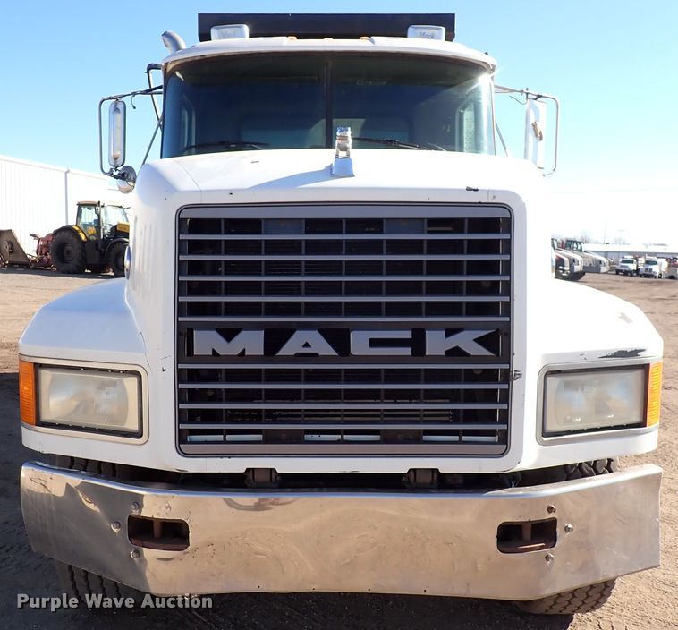 image for item DJ0068 2001 Mack E7-427 dump truck