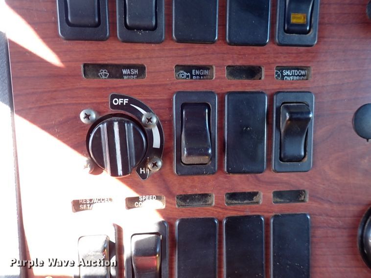 image for item DJ0068 2001 Mack E7-427 dump truck