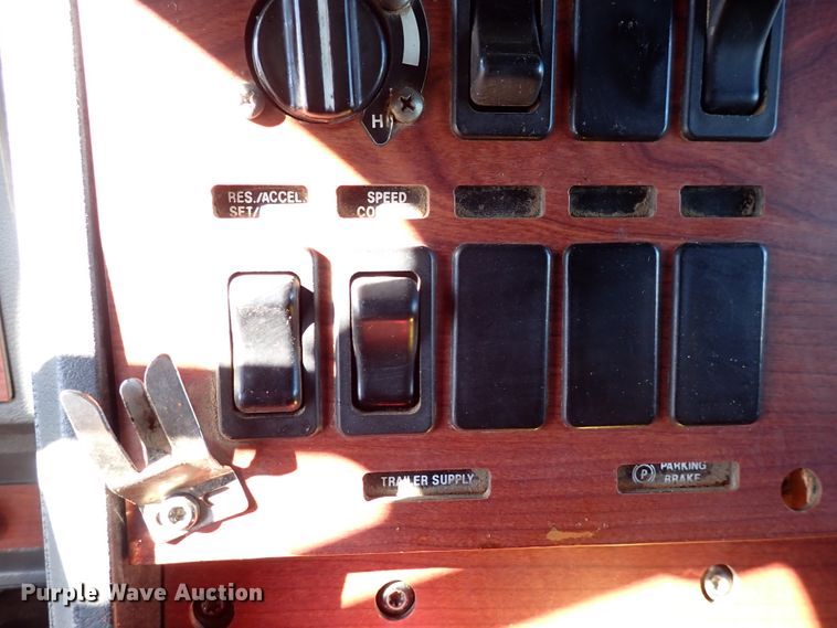 image for item DJ0068 2001 Mack E7-427 dump truck