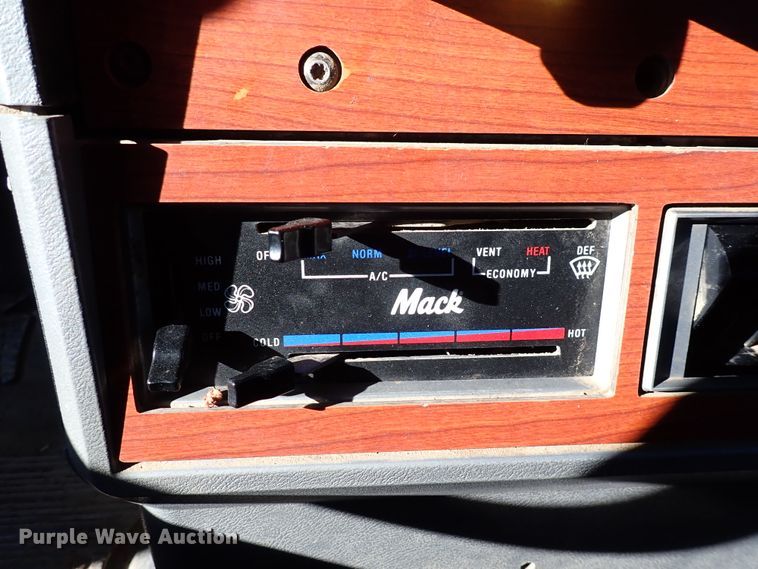 image for item DJ0068 2001 Mack E7-427 dump truck