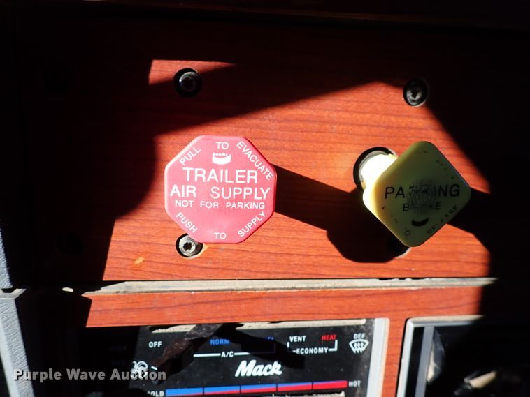 image for item DJ0068 2001 Mack E7-427 dump truck