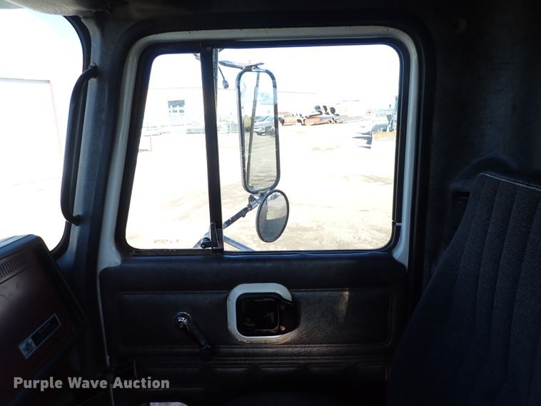 image for item DJ0068 2001 Mack E7-427 dump truck