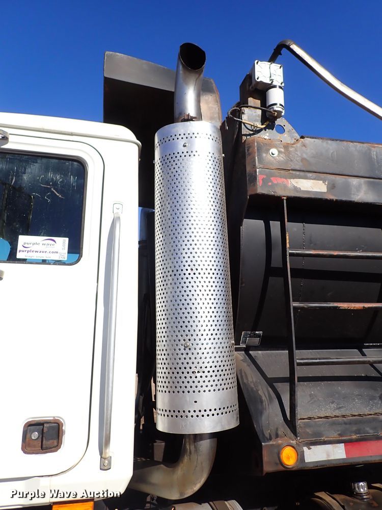 image for item DJ0068 2001 Mack E7-427 dump truck