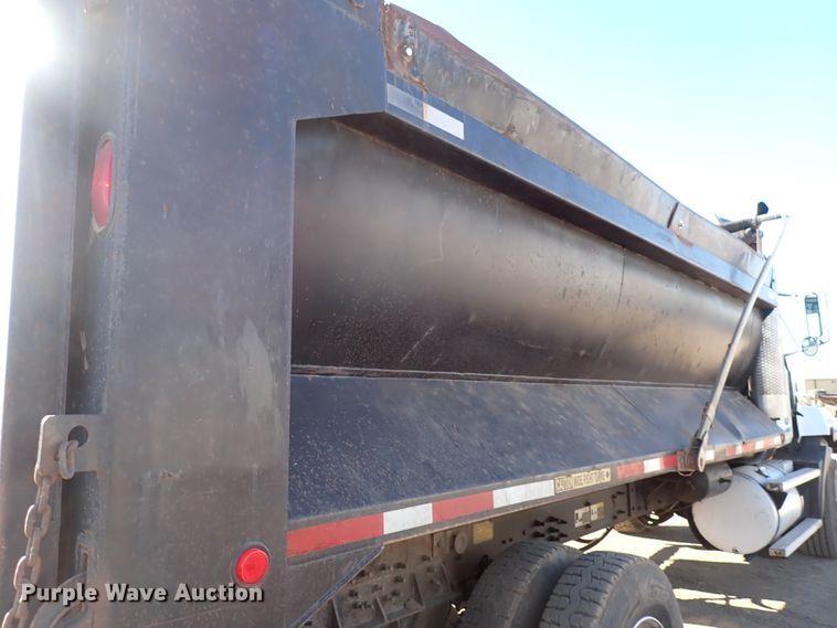 image for item DJ0068 2001 Mack E7-427 dump truck