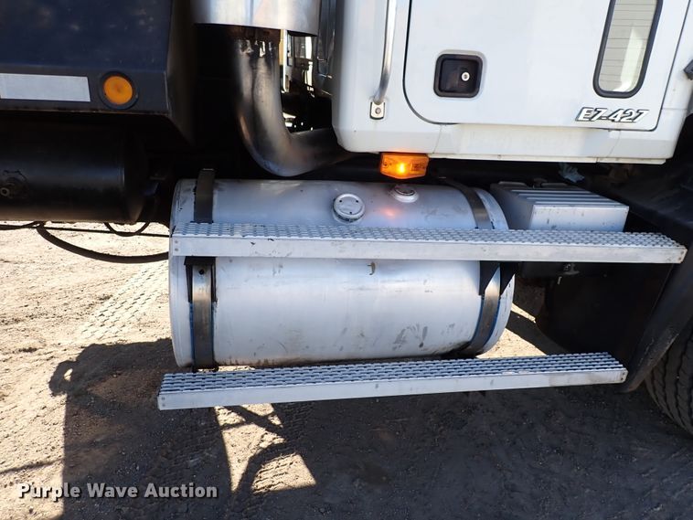 image for item DJ0068 2001 Mack E7-427 dump truck