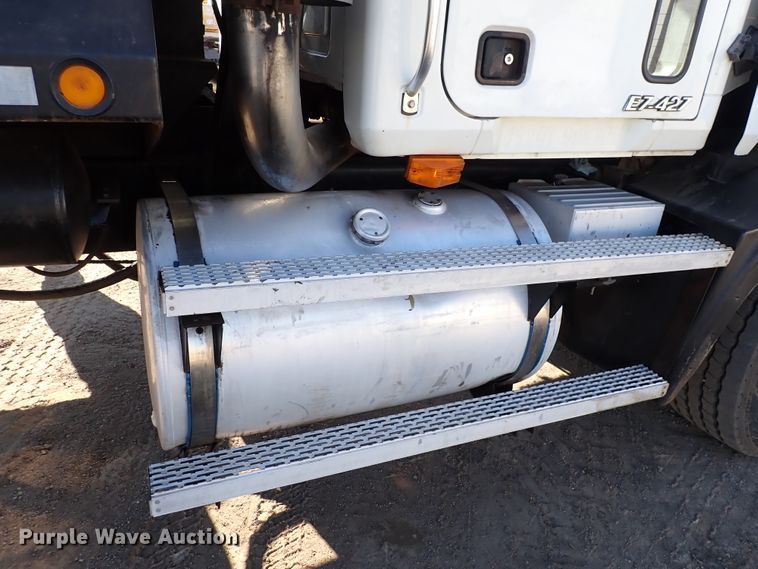 image for item DJ0068 2001 Mack E7-427 dump truck