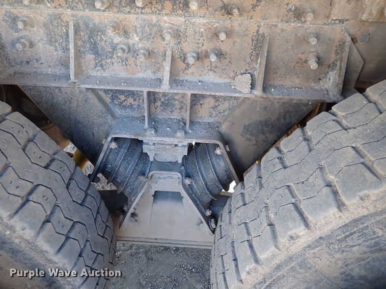 image for item DJ0068 2001 Mack E7-427 dump truck