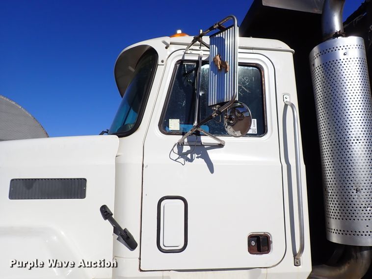 image for item DJ0068 2001 Mack E7-427 dump truck