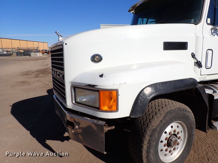 image for item DJ0068 2001 Mack E7-427 dump truck