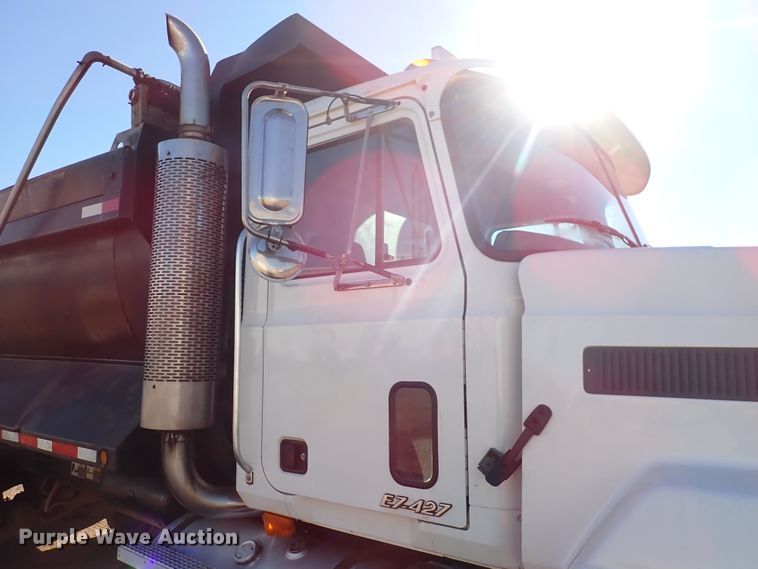 image for item DJ0068 2001 Mack E7-427 dump truck