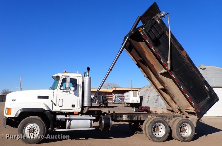 image for item DJ0068 2001 Mack E7-427 dump truck