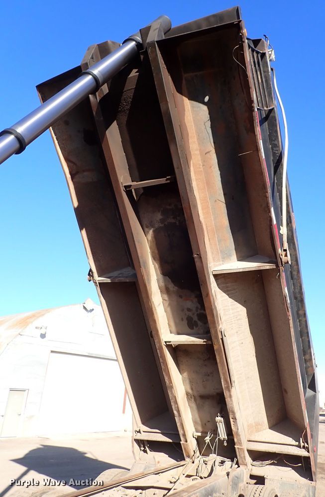 image for item DJ0068 2001 Mack E7-427 dump truck