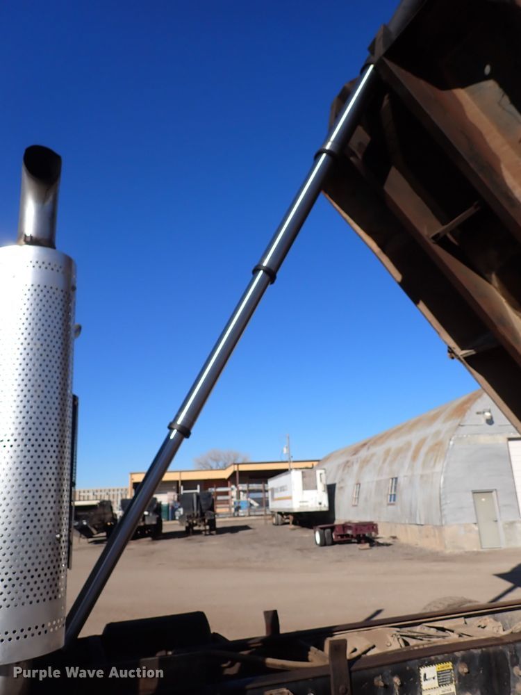 image for item DJ0068 2001 Mack E7-427 dump truck