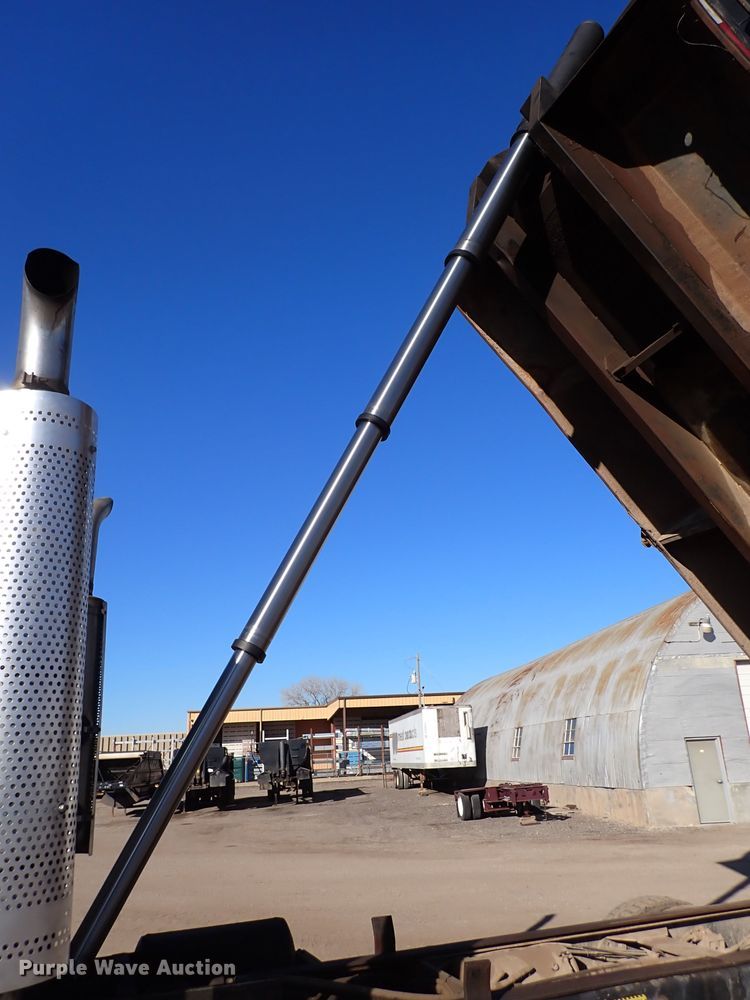 image for item DJ0068 2001 Mack E7-427 dump truck