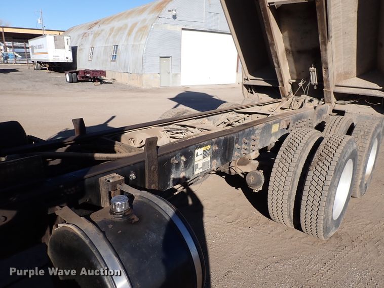 image for item DJ0068 2001 Mack E7-427 dump truck