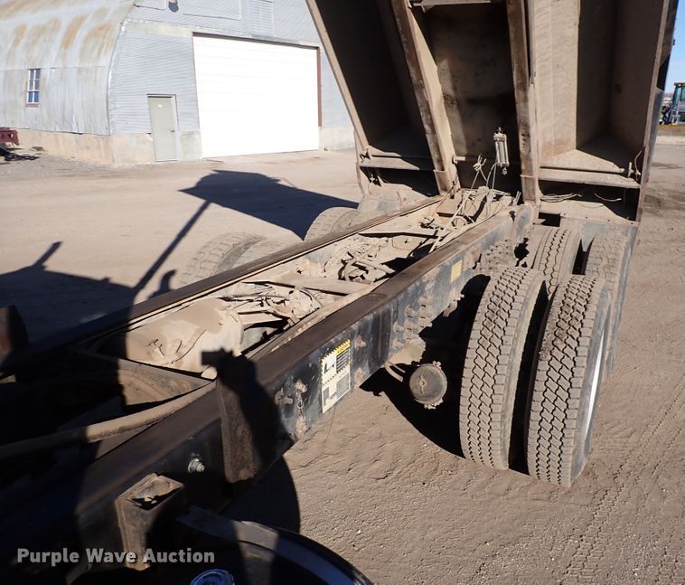 image for item DJ0068 2001 Mack E7-427 dump truck