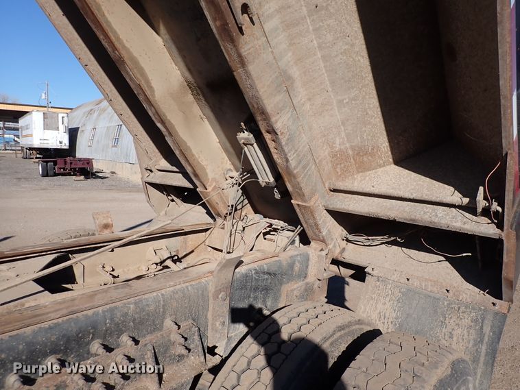 image for item DJ0068 2001 Mack E7-427 dump truck