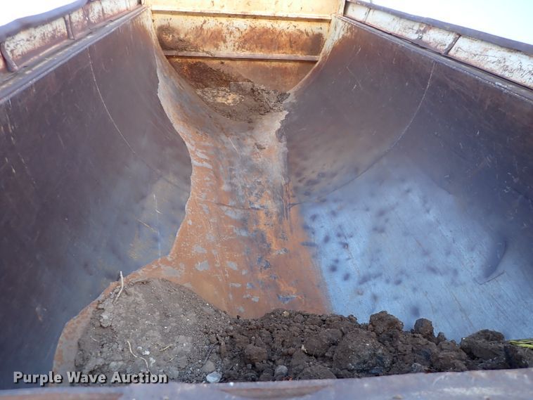 image for item DJ0068 2001 Mack E7-427 dump truck