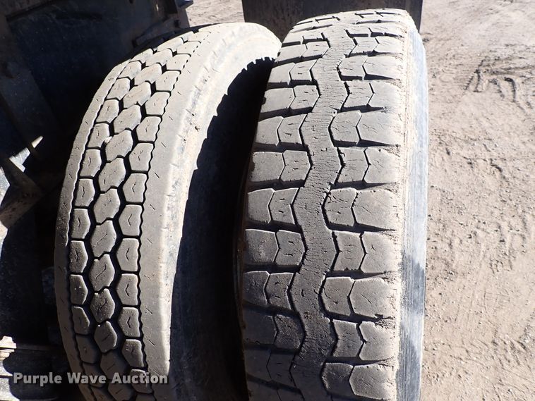 image for item DJ0068 2001 Mack E7-427 dump truck