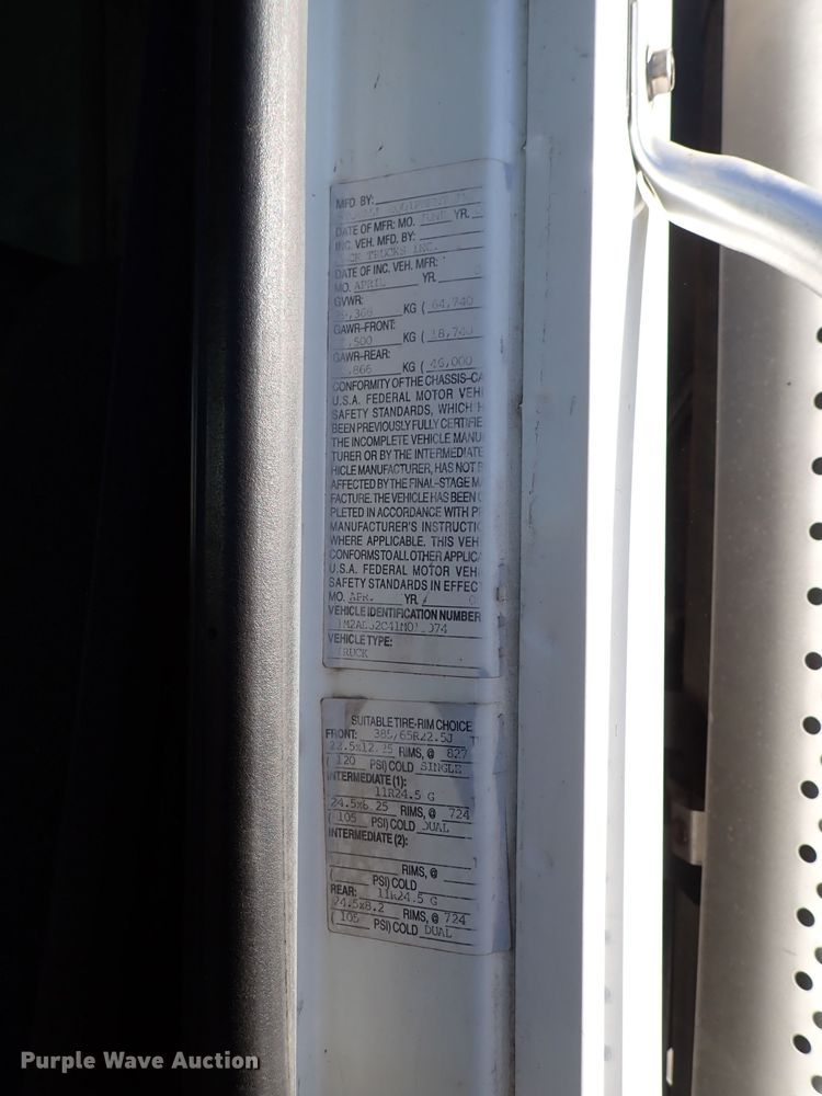 image for item DJ0068 2001 Mack E7-427 dump truck