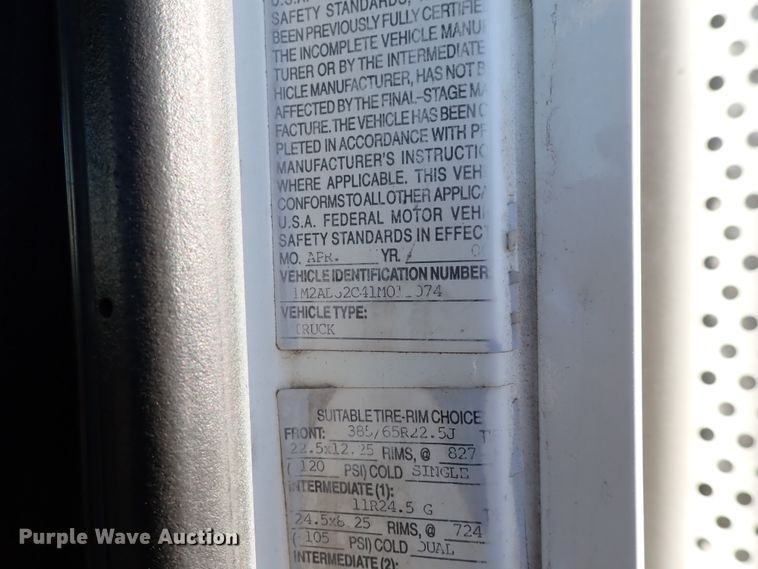 image for item DJ0068 2001 Mack E7-427 dump truck